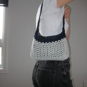 Mini bag 🦋🩵🫐🌀
Navy blue and Gray
Handmade crochet 🧶 

DM for moré Colors